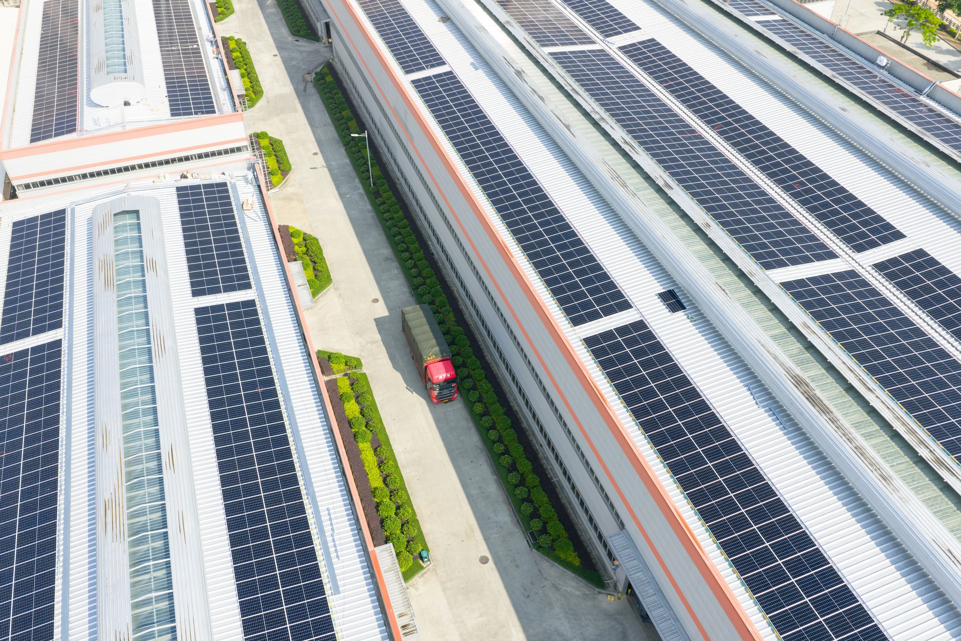 Factory rooftop solar photovoltaic power station